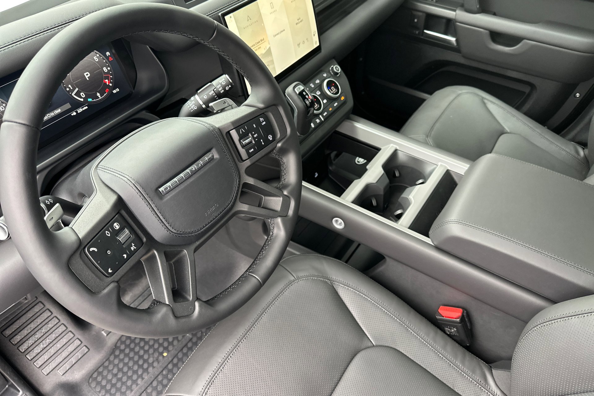 2025 Land Rover Defender 130 V8 photo 3