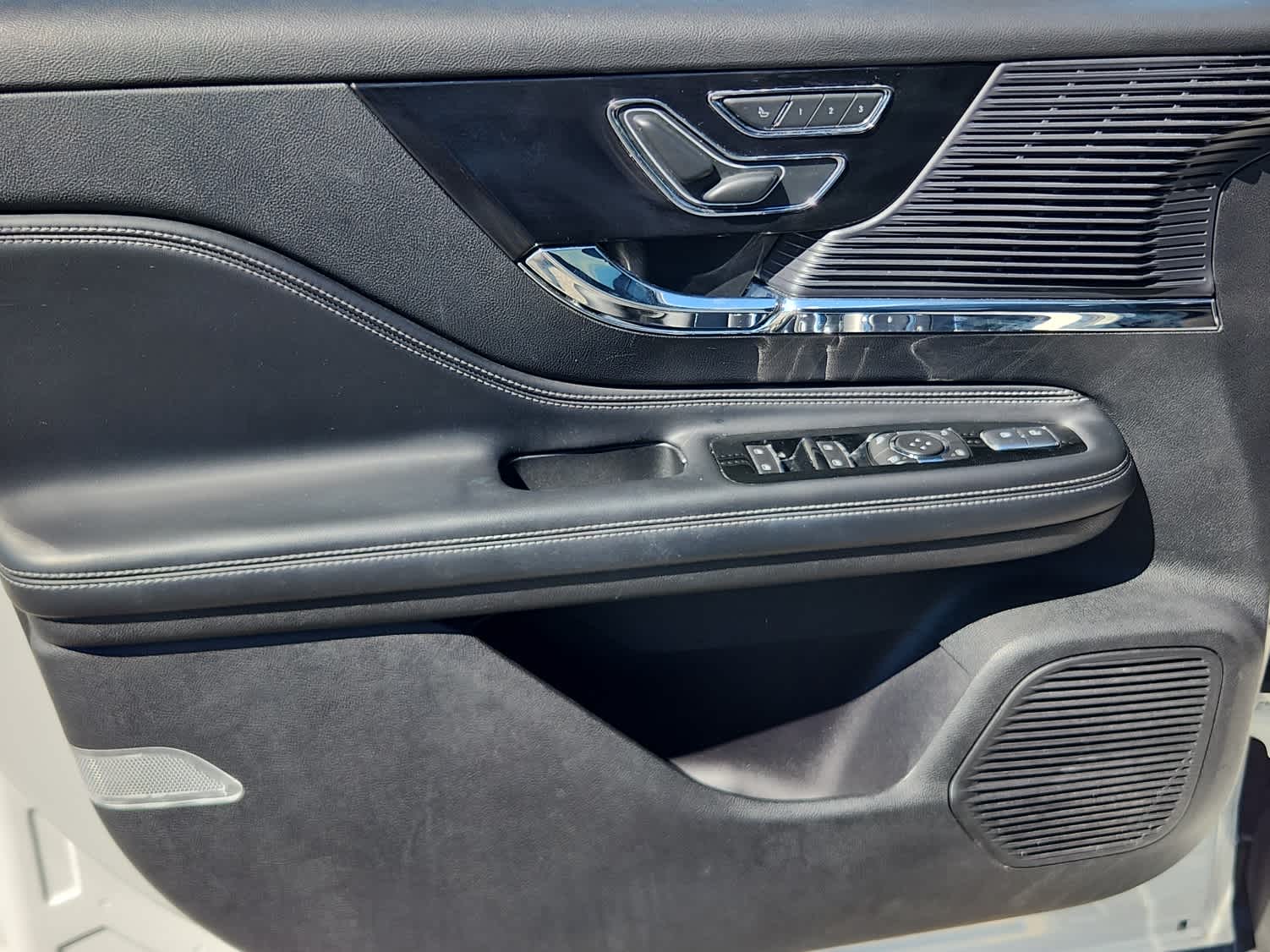 2021 Lincoln Corsair Standard photo 10