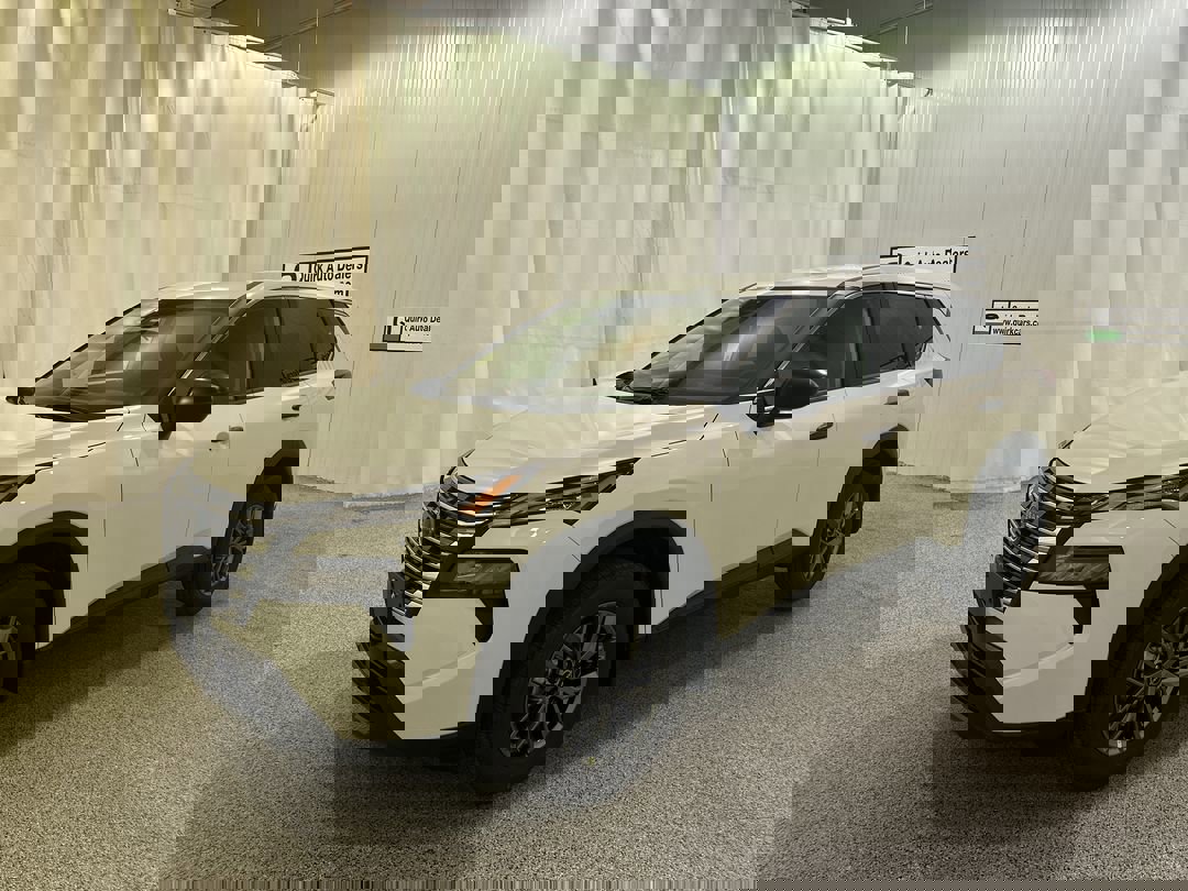 2026 Nissan Rogue S photo 3