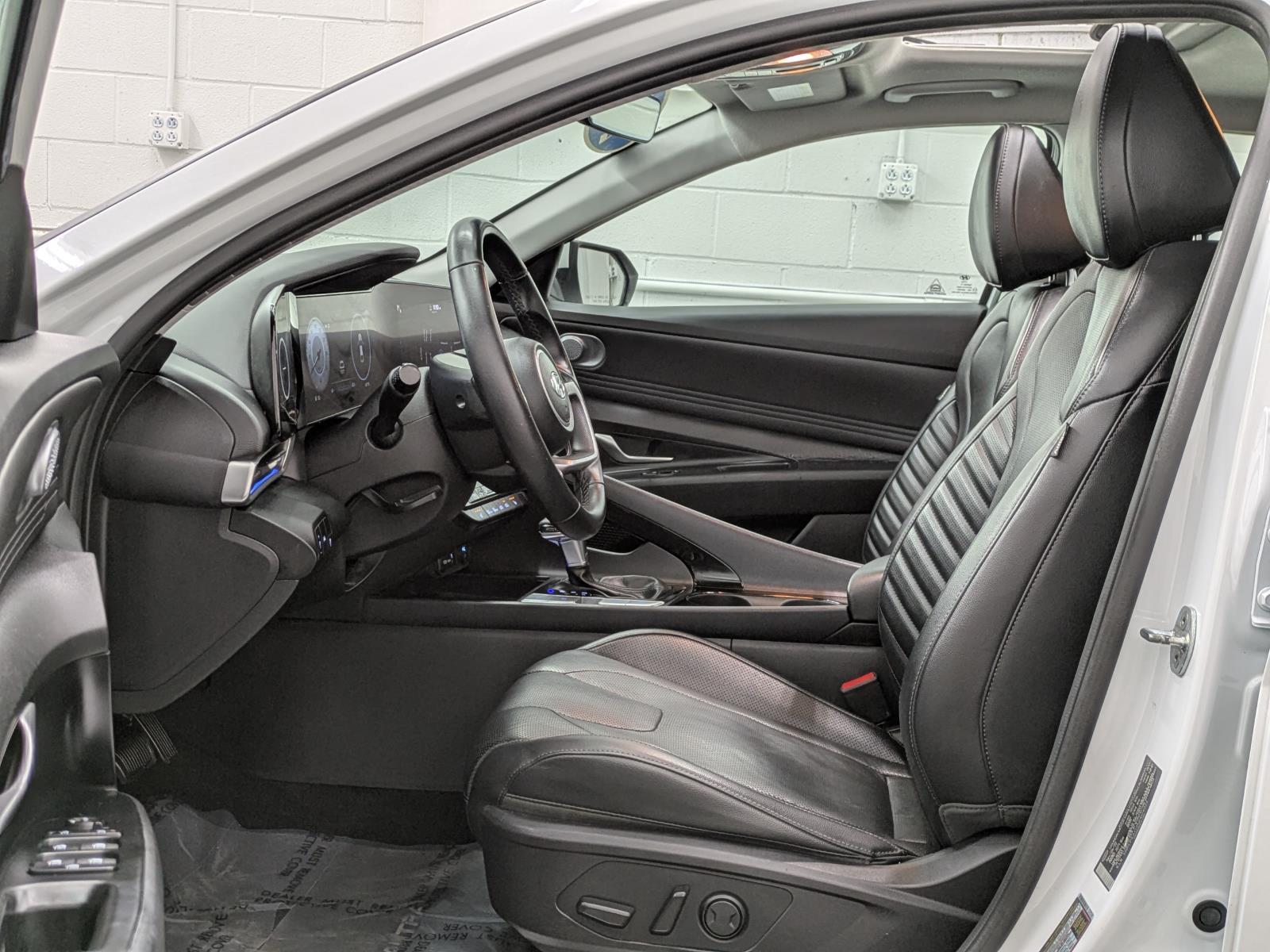 2022 Hyundai Elantra Limited photo 3