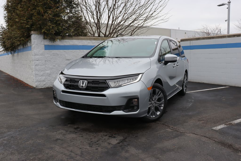 2026 Honda Odyssey Touring's photo
