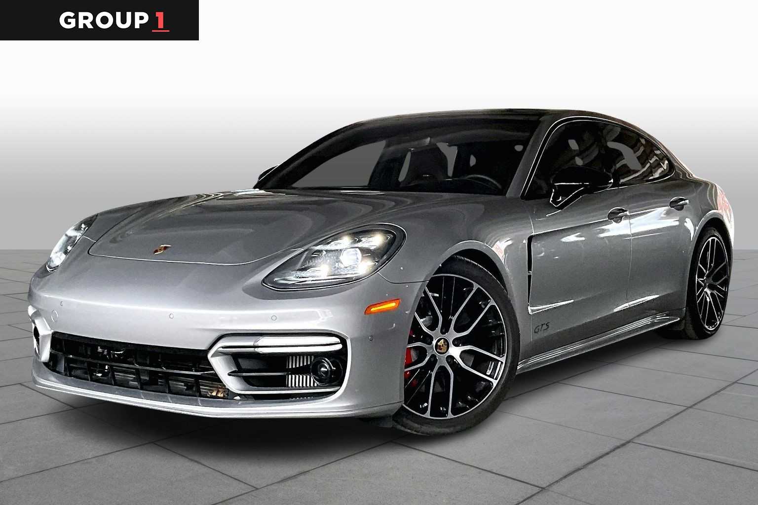 2022 Porsche Panamera GTS's photo