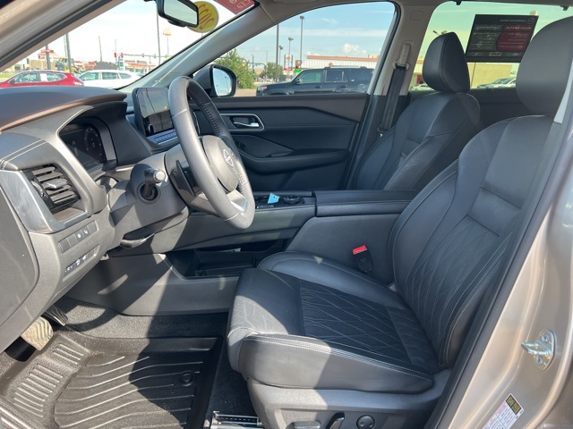 2023 Nissan Rogue Platinum photo 10