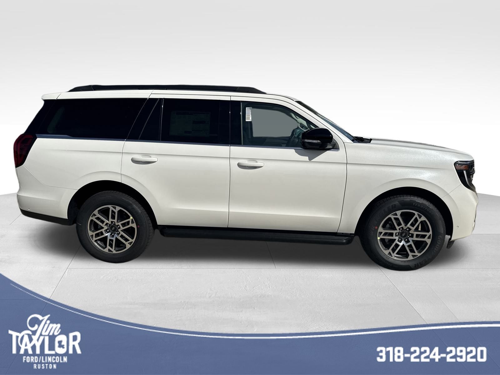 2025 Ford Expedition photo 2