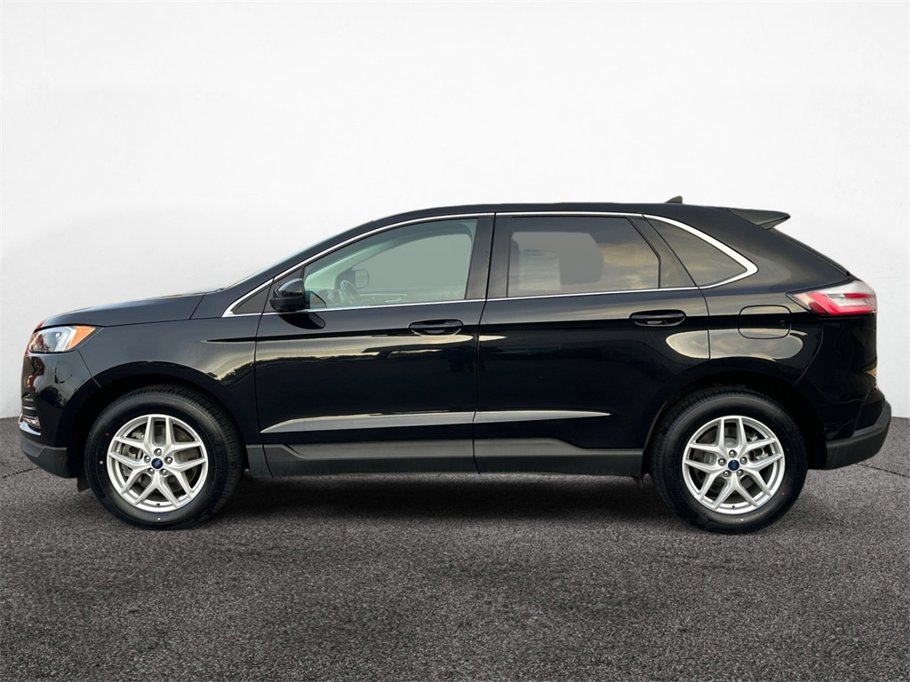 2022 Ford Edge SEL photo 2