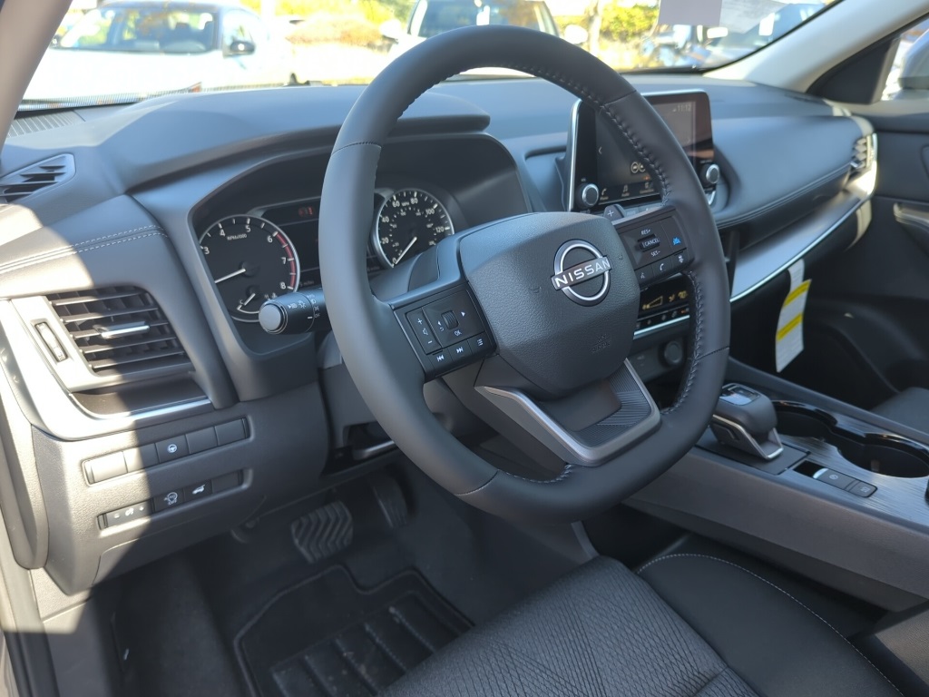 2026 Nissan Rogue SV AWD photo 15