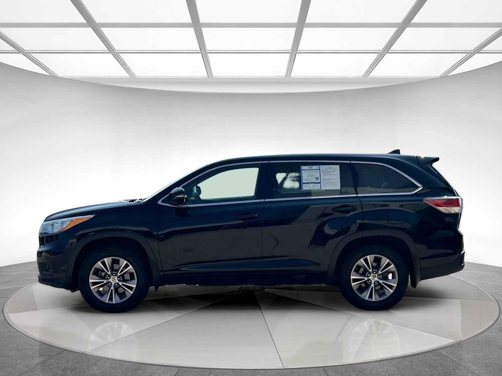 Used 2015 Toyota Highlander LE Plus with VIN 5TDBKRFH2FS199062 for sale in Altoona, IA