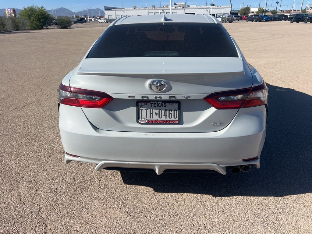 2022 Toyota Camry SE photo 3