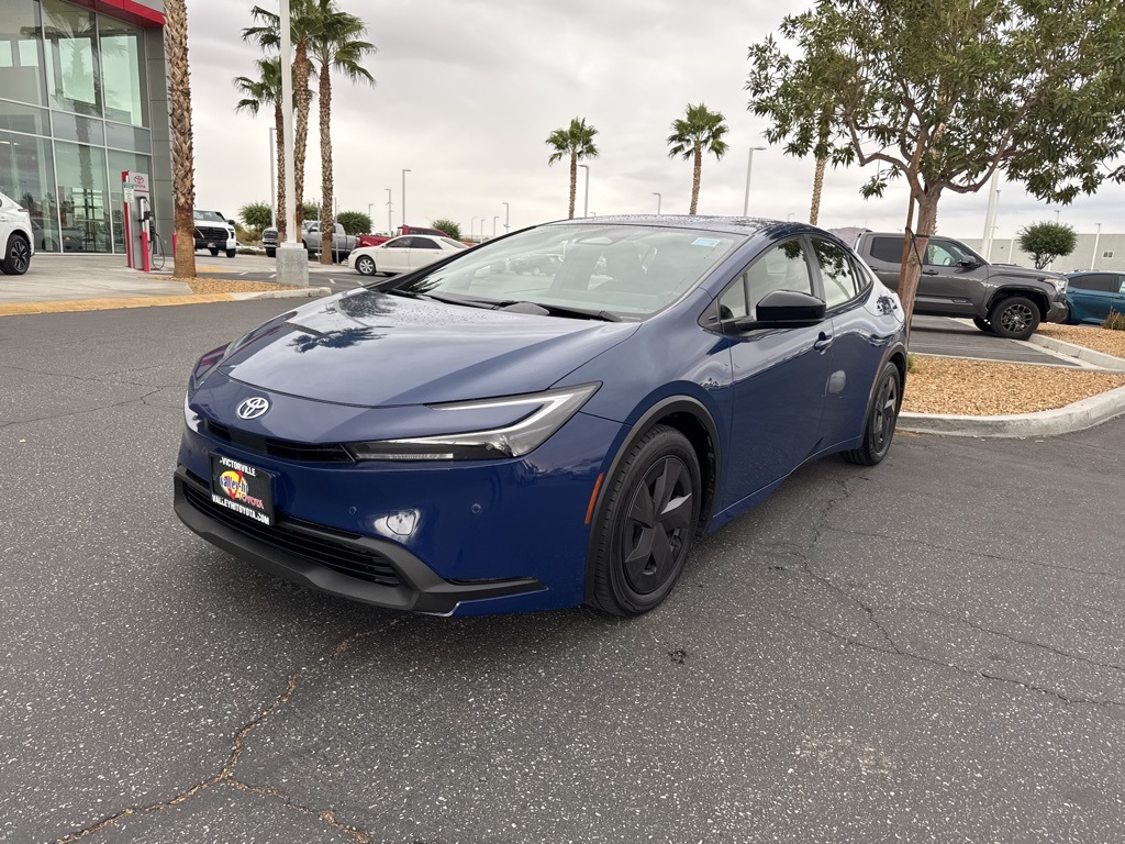 2023 Toyota Prius LE photo 2