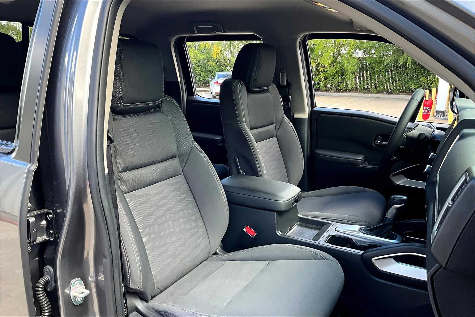 2024 Nissan Frontier SV photo 8