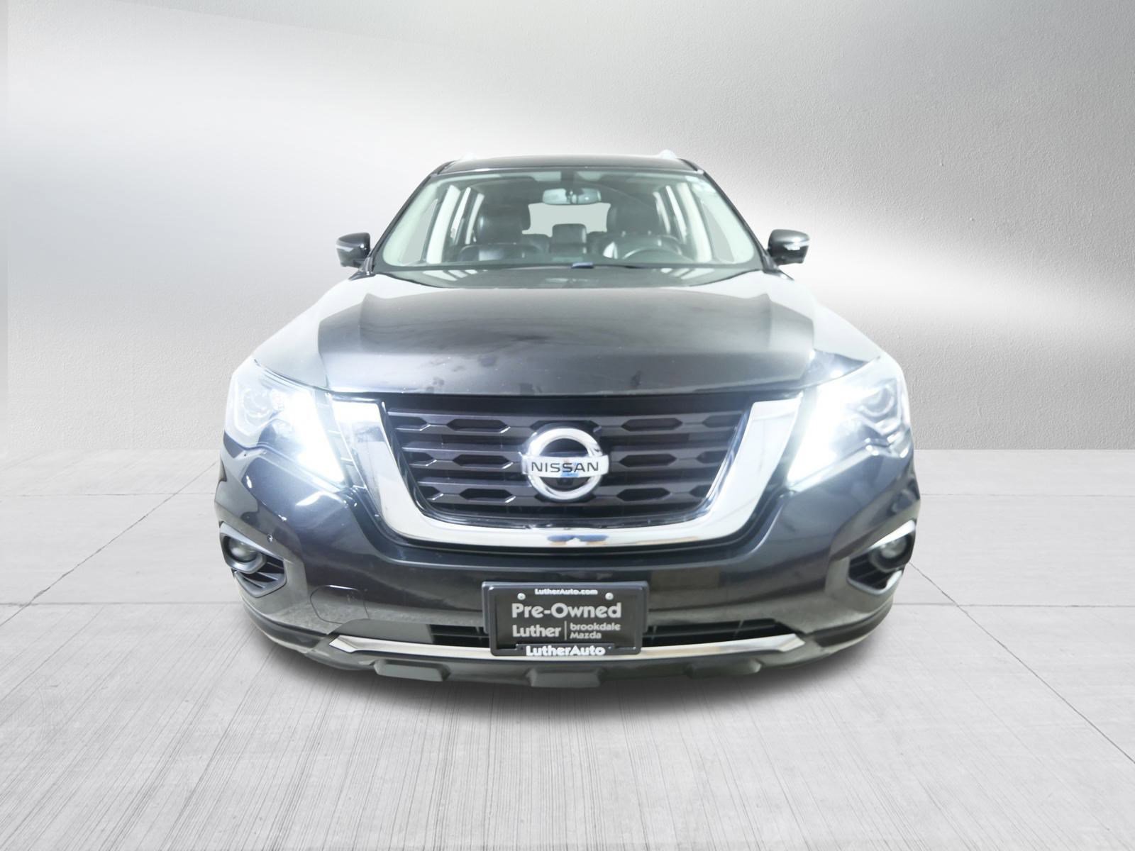 2018 Nissan Pathfinder Platinum photo 2