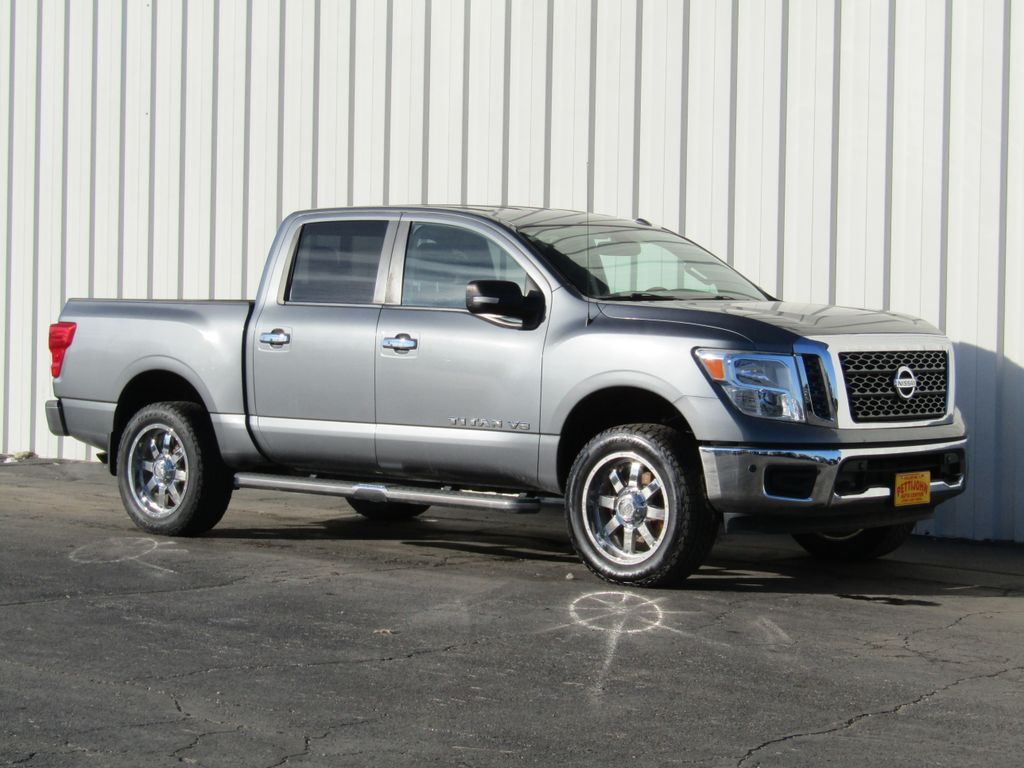 2018 Nissan Titan SV's photo