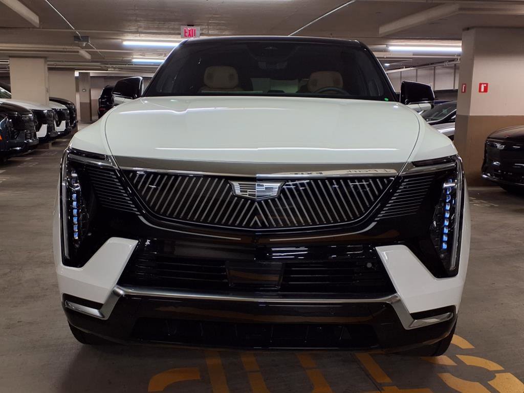 2025 Cadillac Escalade IQ Luxury photo 2