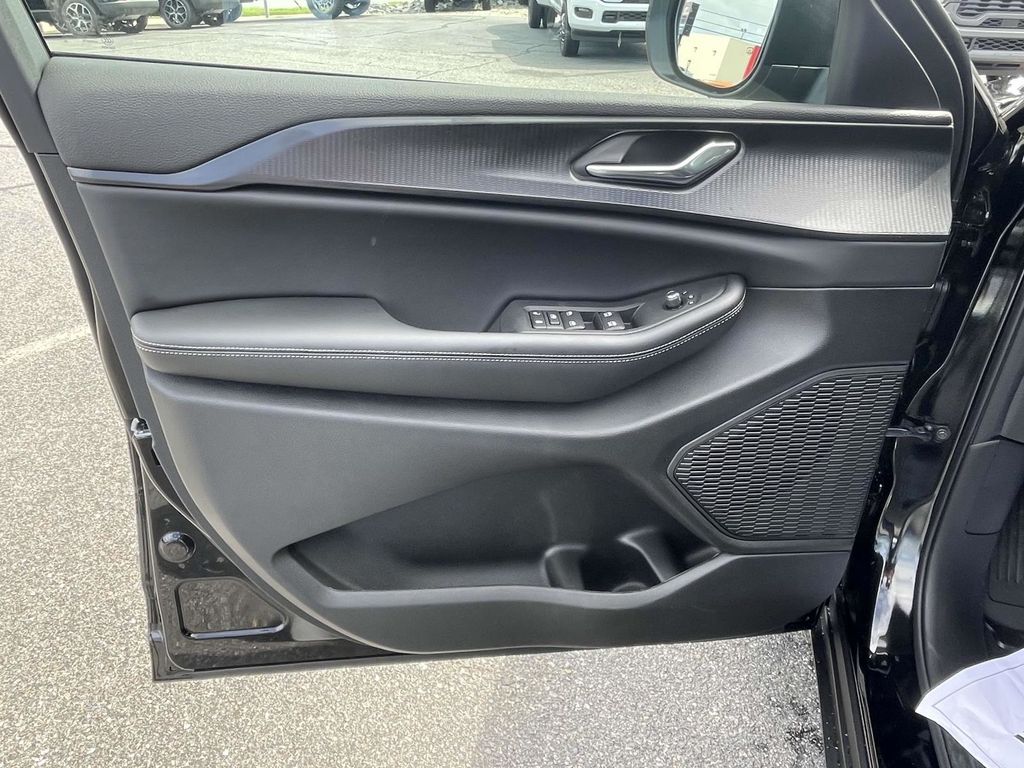 2025 Jeep Grand Cherokee Laredo X photo 21