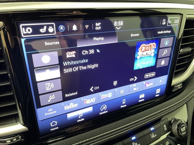 2025 Chrysler Pacifica photo 27