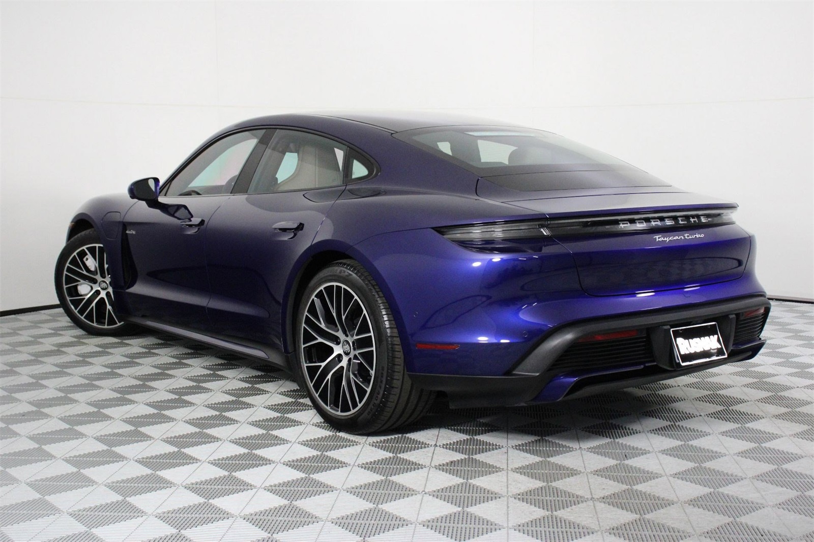 2020 Porsche Taycan Turbo S photo 3