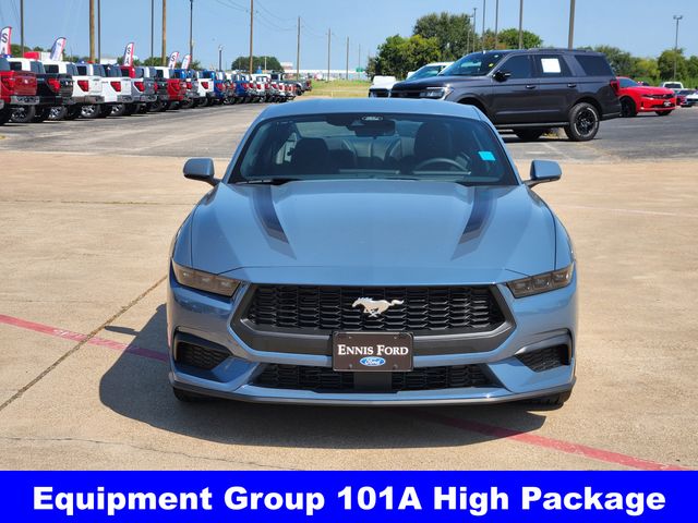 2025 Ford Mustang EcoBoost photo 3
