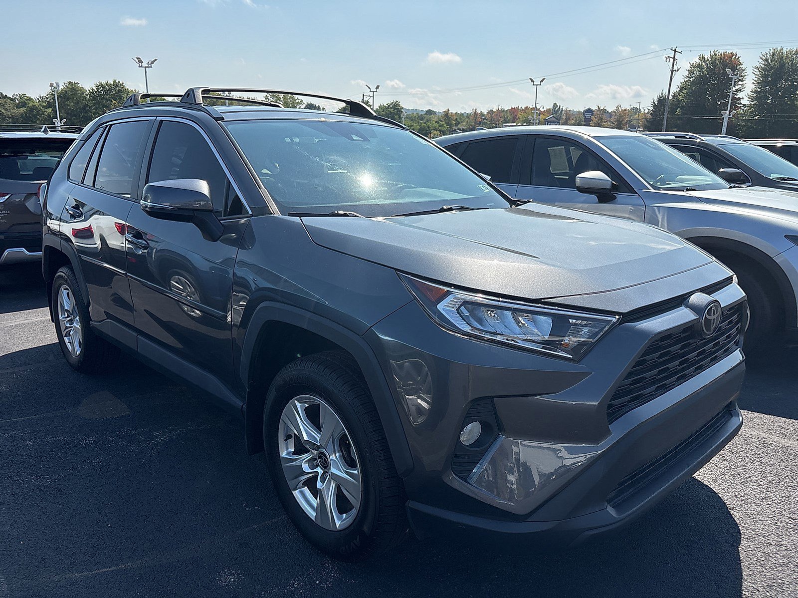 2021 Toyota RAV4 XLE photo 2