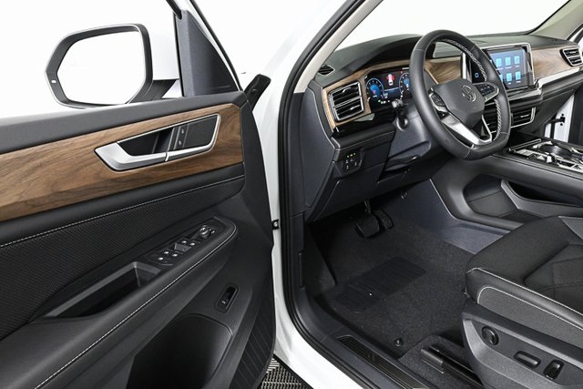 2025 Volkswagen Atlas SE Technology photo 3