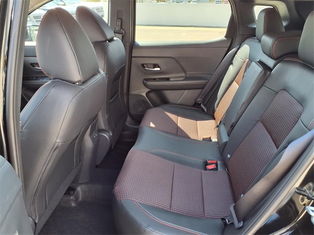 2026 Nissan Kicks SR photo 10