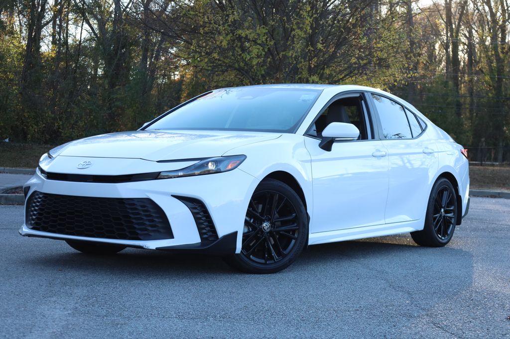 2026 Toyota Camry SE's photo