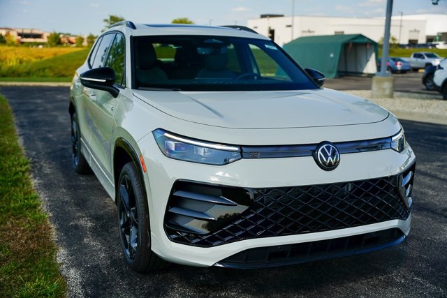 2025 Volkswagen Tiguan SE R-Line Black photo 47