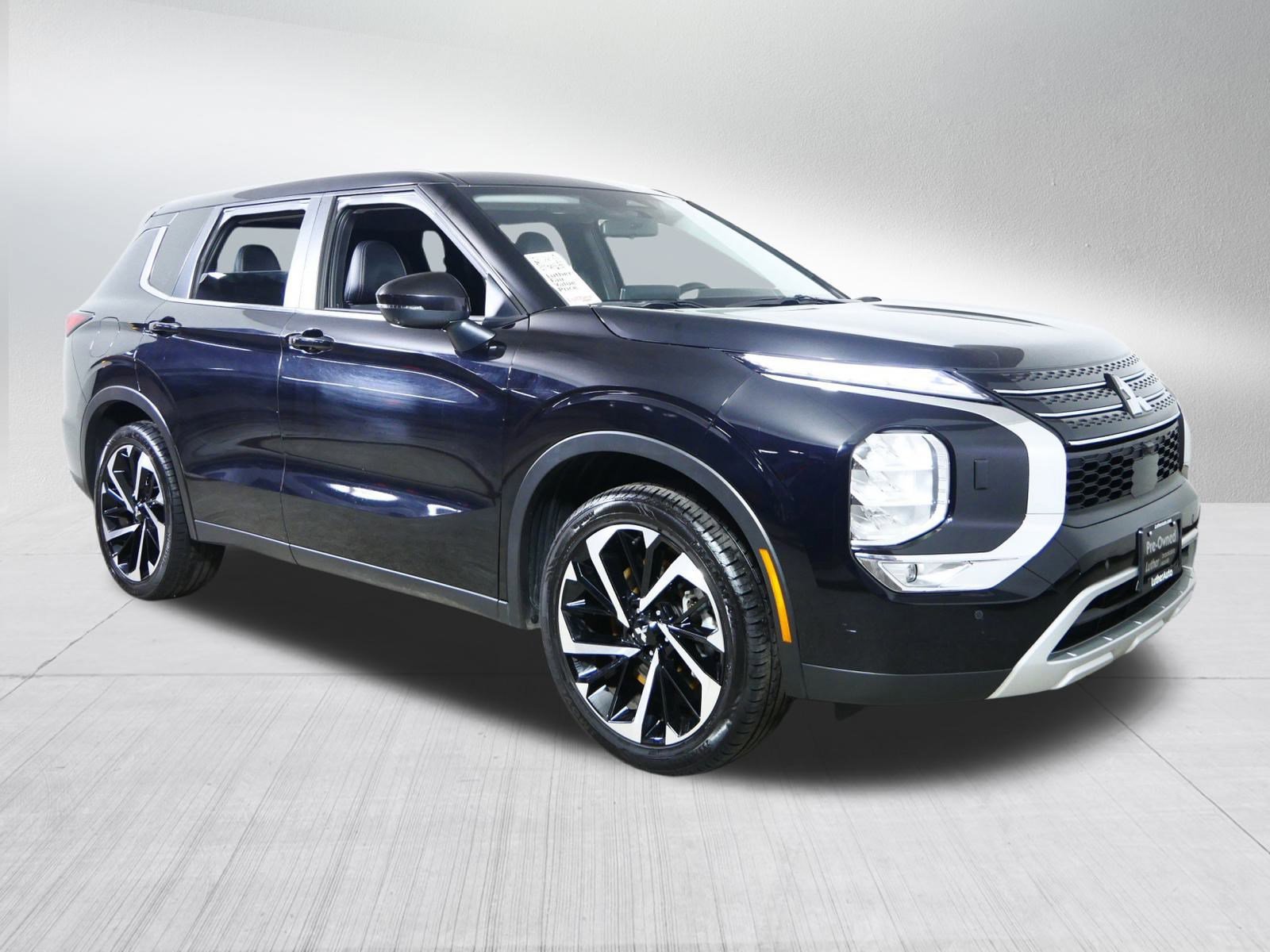 2024 Mitsubishi Outlander SE's photo