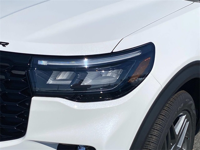 2025 Ford Explorer ST-Line photo 4