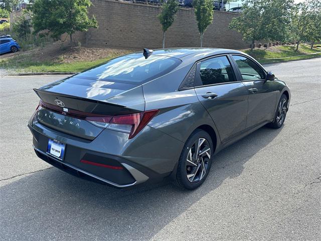 2025 Hyundai Elantra SEL Sport photo 5