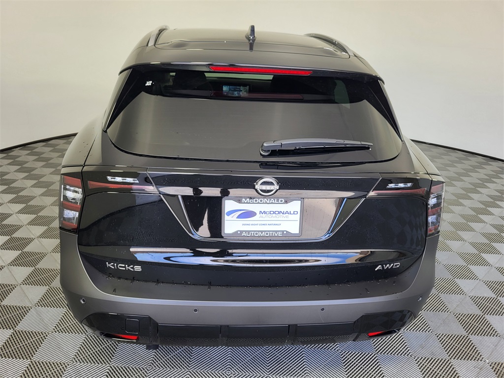 2025 Nissan Kicks SV photo 18