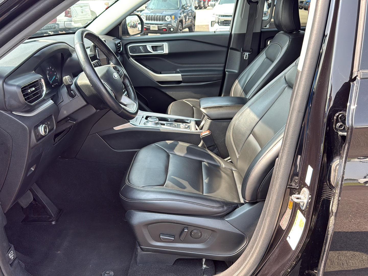 2023 Ford Explorer XLT photo 8