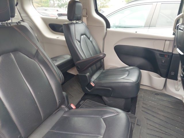 2019 Chrysler Pacifica Touring Plus photo 9