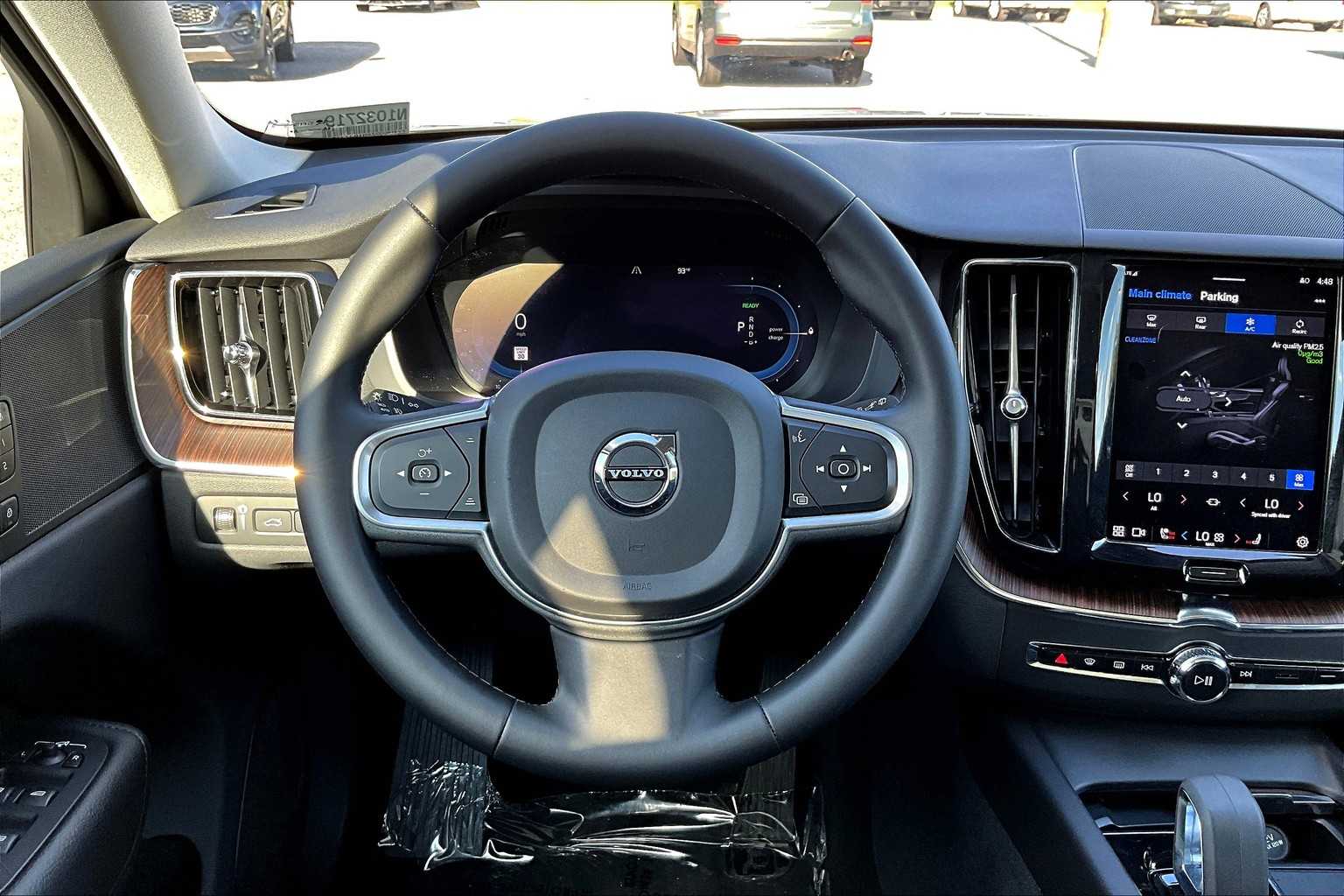 2022 Volvo XC60 Recharge Hybrid Inscription Expression photo 4