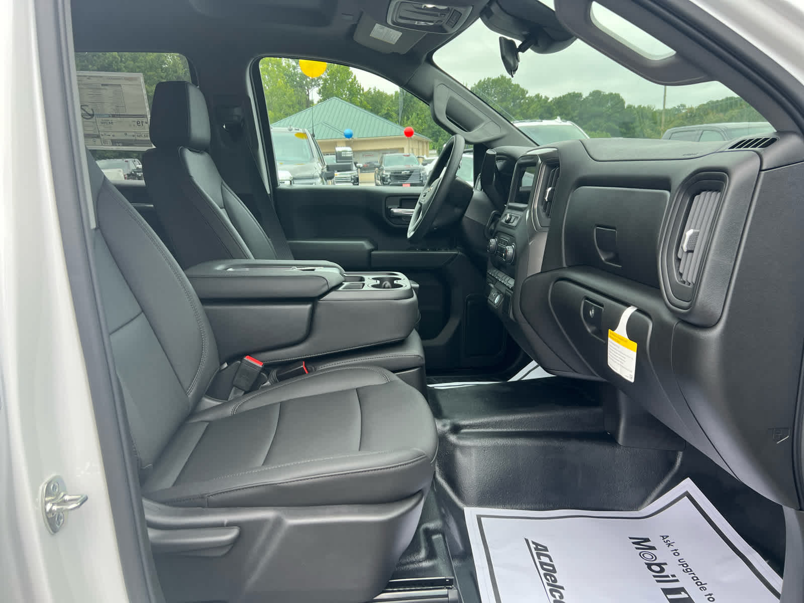 2025 Chevrolet Silverado 1500 photo 13
