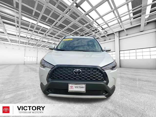 2024 Toyota Corolla Cross LE photo 9