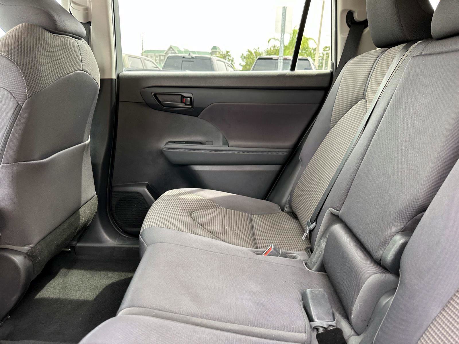 2022 Toyota Highlander LE Hybrid photo 14