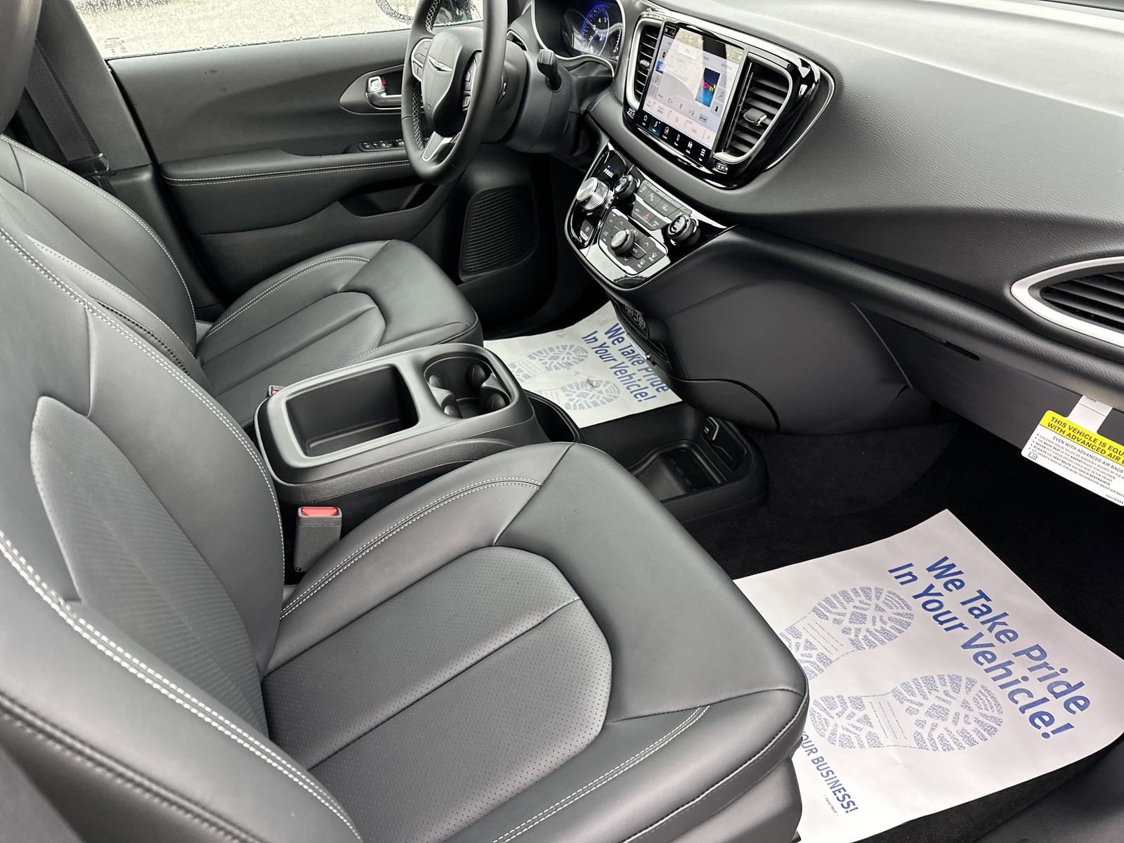 2025 Chrysler Voyager LX photo 14