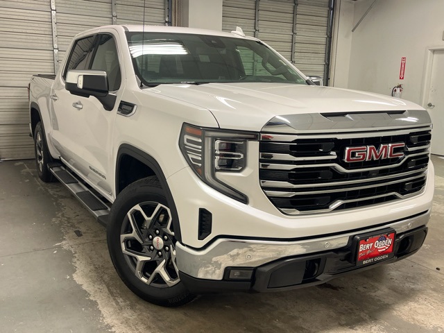 2023 GMC Sierra 1500 SLT's photo