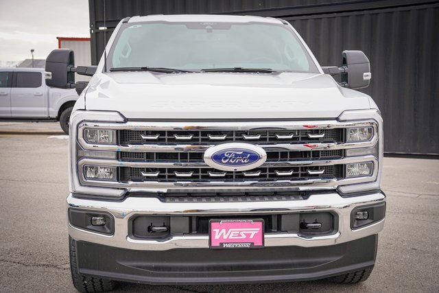 2025 Ford F-350 Lariat photo 3