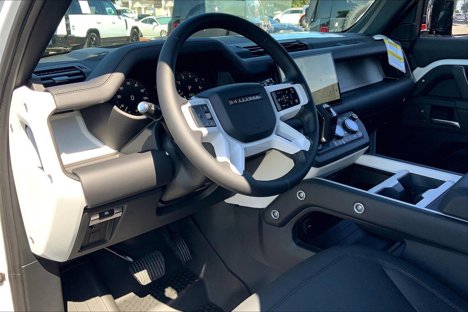 2025 Land Rover Defender 110 X-Dynamic SE photo 8