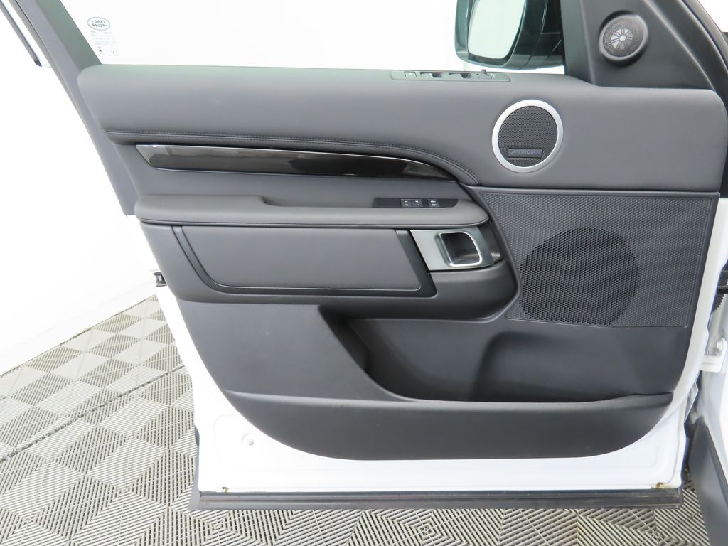 2024 Land Rover Discovery P300 S photo 21
