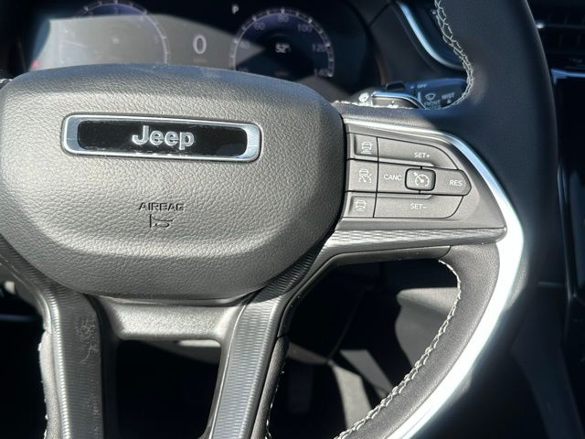 2025 Jeep Grand Cherokee Laredo photo 19