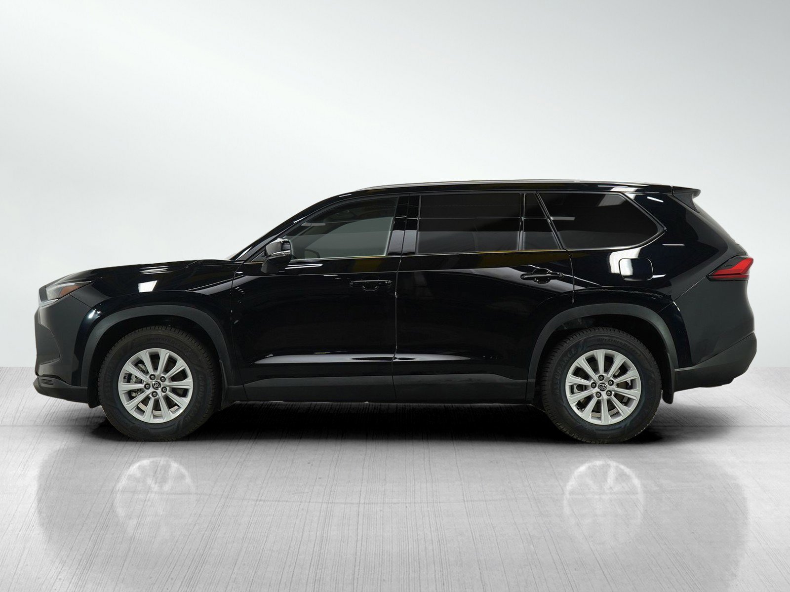 Used 2024 Toyota Grand Highlander XLE with VIN 5TDAAAB58RS044662 for sale in Bloomington, Minnesota