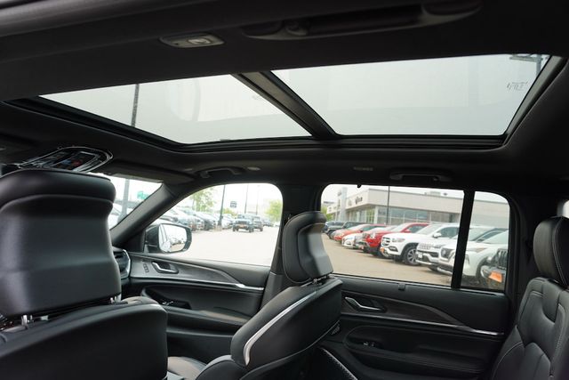2024 Jeep Grand Cherokee Overland 4xe photo 17