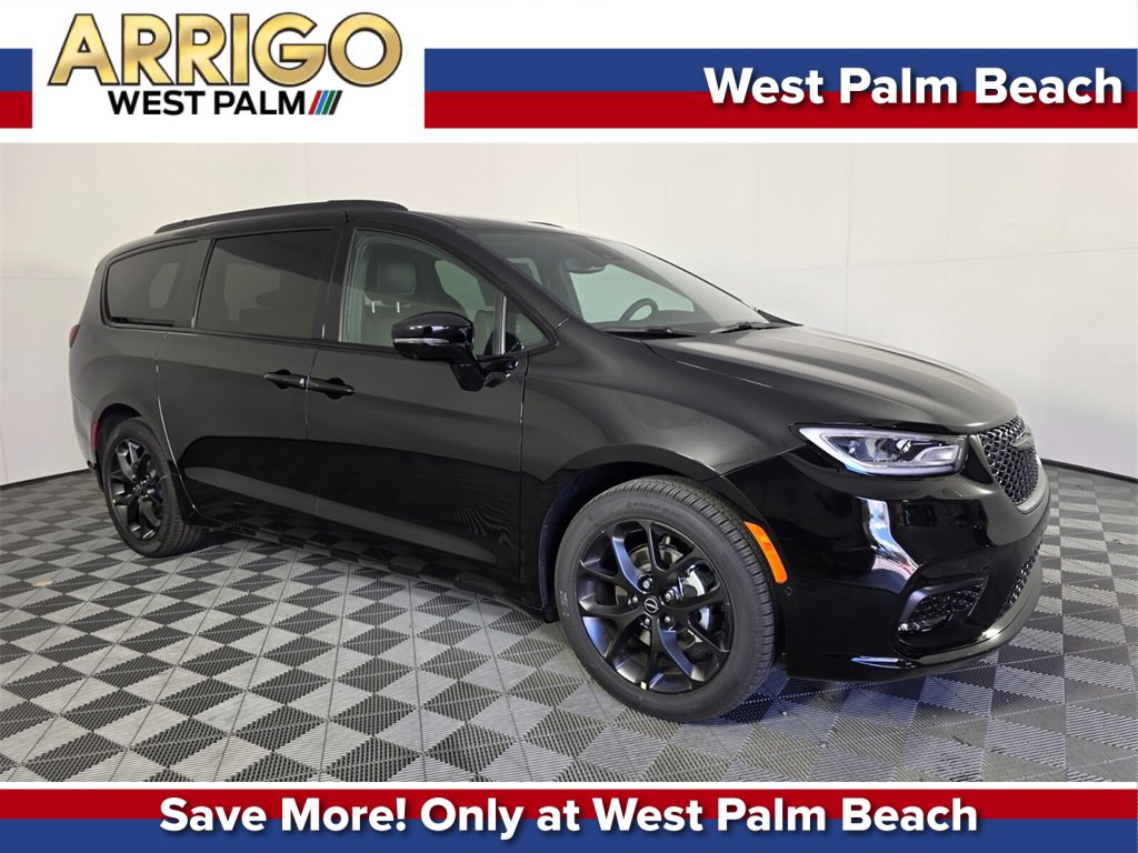 2026 Chrysler Pacifica Select's photo