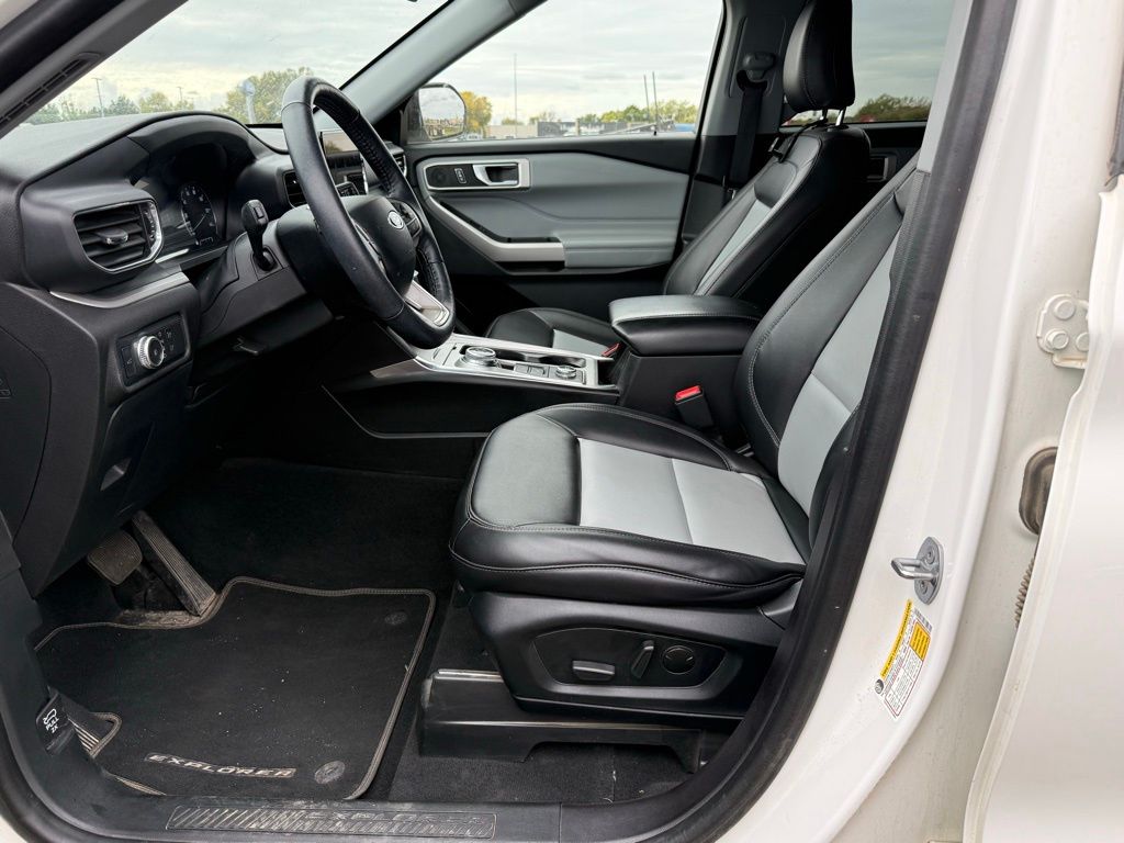 2022 Ford Explorer XLT photo 4