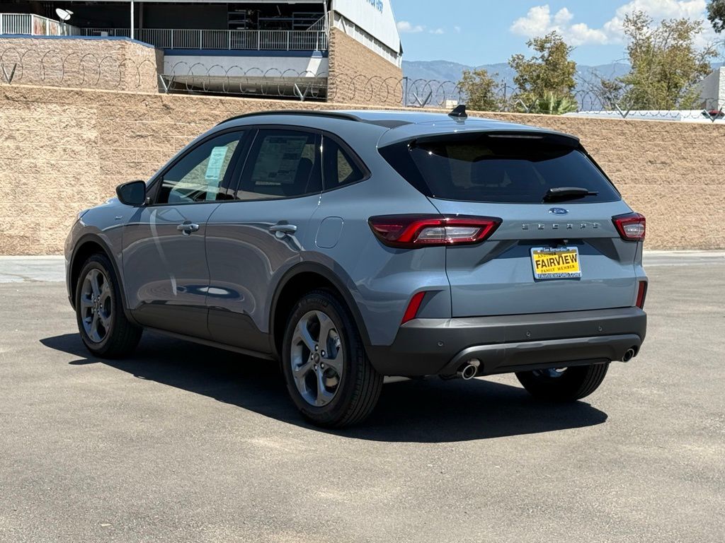 2025 Ford Escape ST-Line photo 3