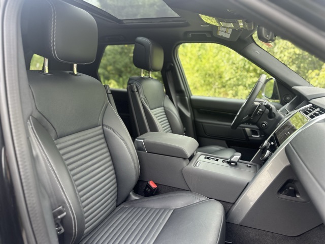 2025 Land Rover Discovery S photo 18
