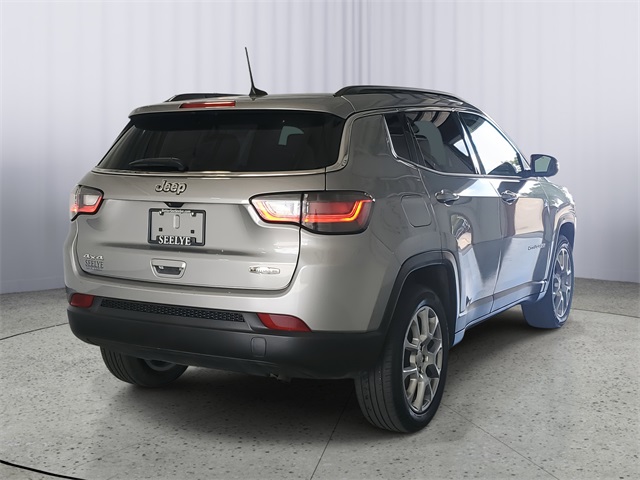 2022 Jeep Compass Latitude Lux photo 2