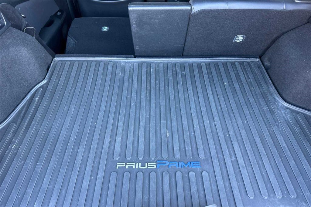 2017 Toyota Prius Prime Advanced photo 15